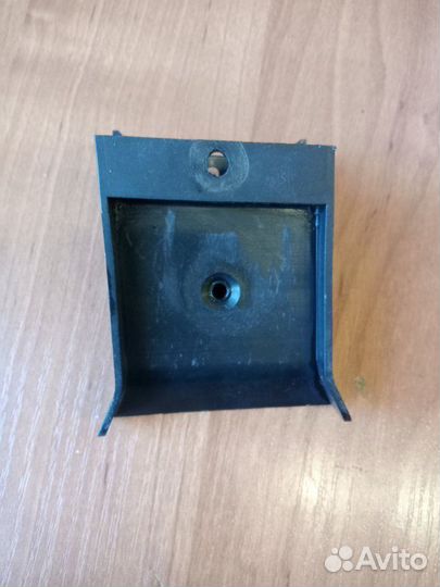 Крепёж салонного фильтра Volkswagen Passat B5