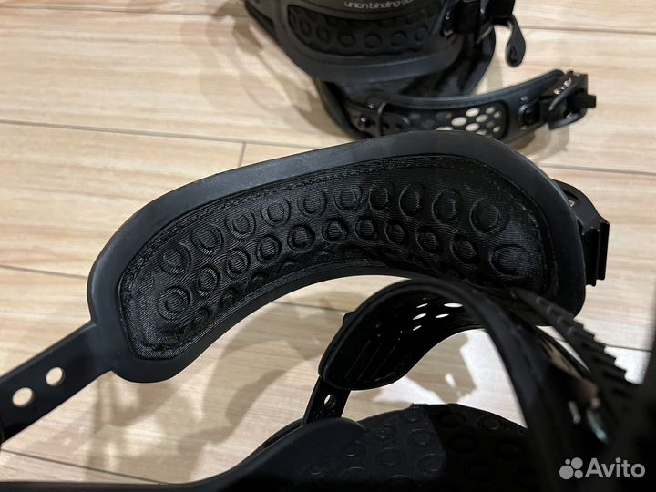 Крепления для сноуборда union Milan M