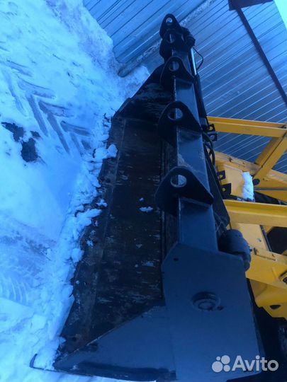 Услуги трактора эксковатора