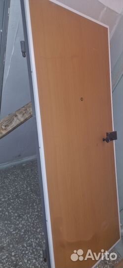 Дверь входная металлическая б/у