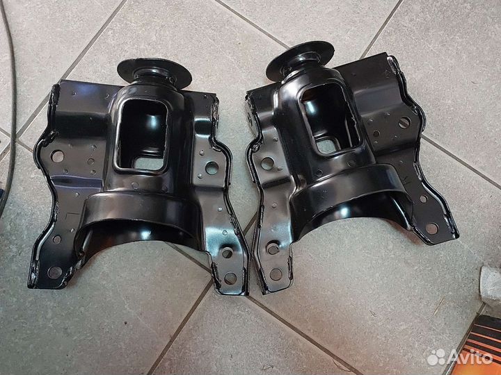 Чашки амортизатора. зад.hyundai sonata 2001г