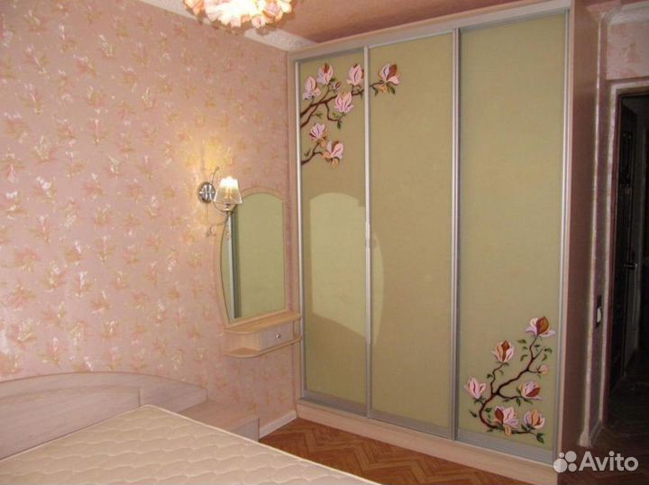 Зеркальный шкаф