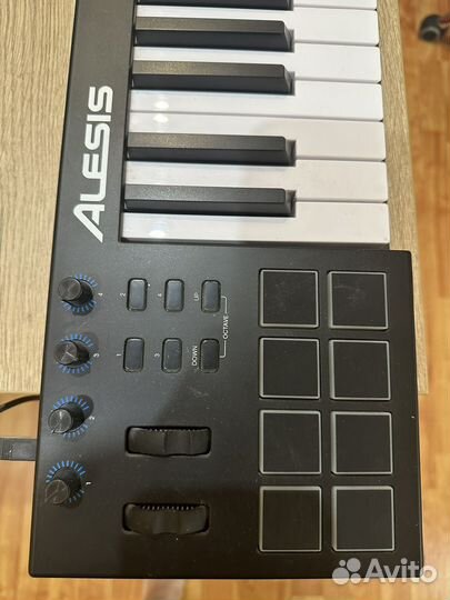 Midi клавиатура Alesis v49