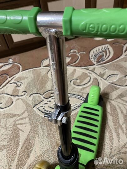 Самокат scooret зеленый трехколесный