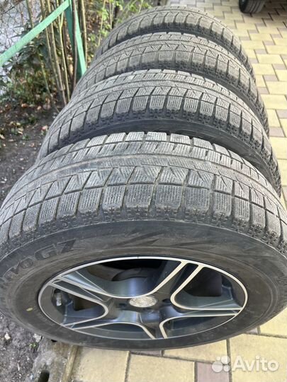 Bridgestone Blizzak Revo GZ 215/65 R16 98S