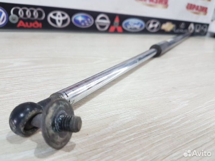 Амортизатор двери багажника задний левый Toyota