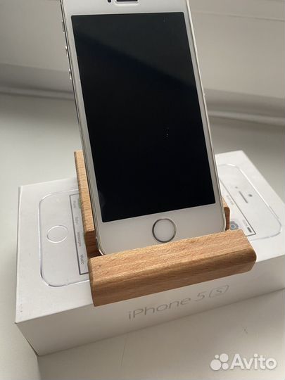 Телефон iPhone 5s