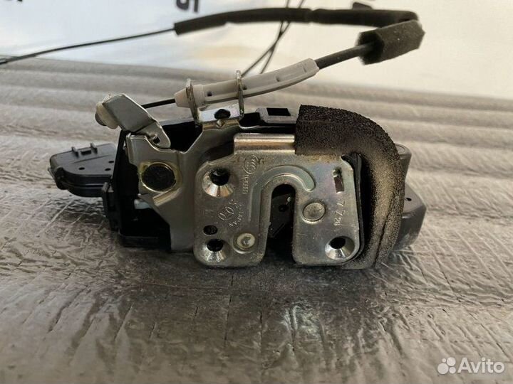 Замок передний левый Nissan Tiida C11 HR15