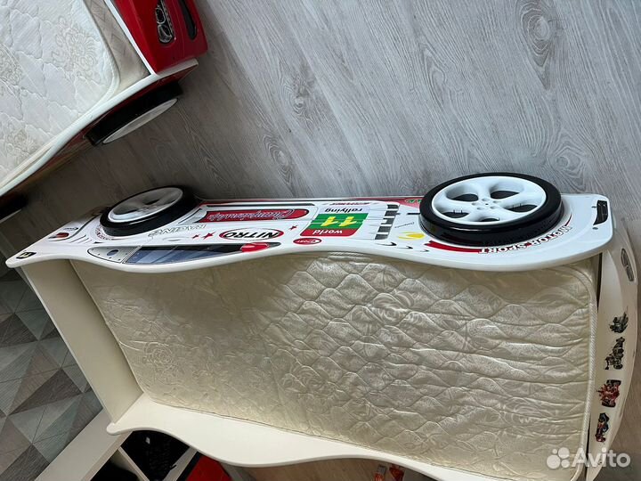 Детская кровать машинка с матрасом бу