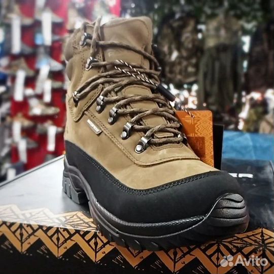 Трекинговые ботинки