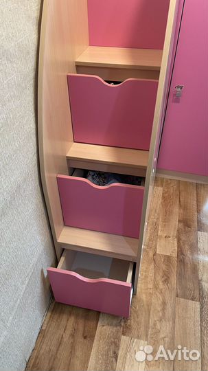 Детская кровать чердак со шкафом, лестница, стол