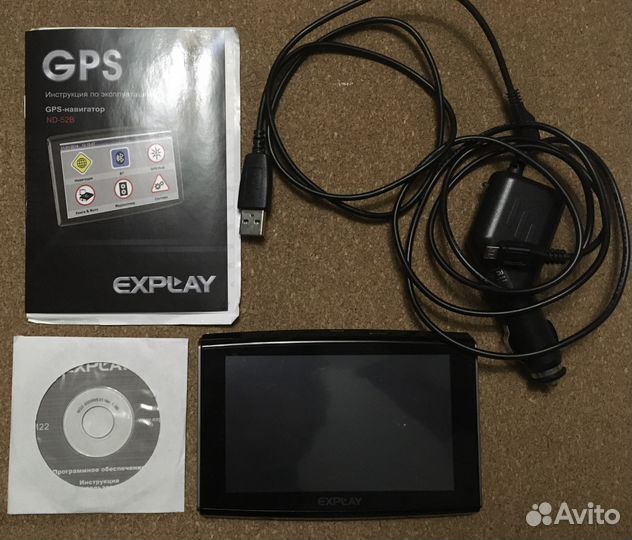 Навигатор и крепление на стекло автомобиля