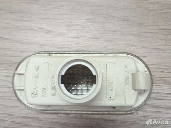 Повторитель на крыло белый ford focus 2