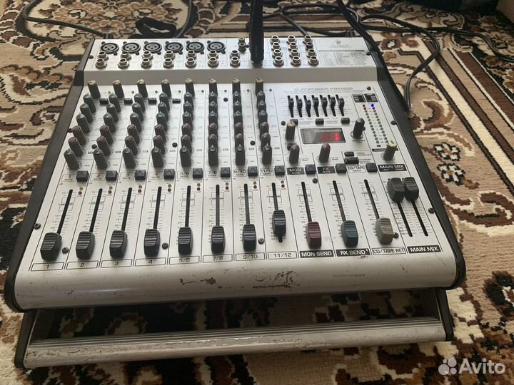 Активный Микшерный пульт Behringer pmx1000