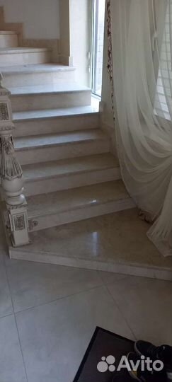 Лестница из мрамора