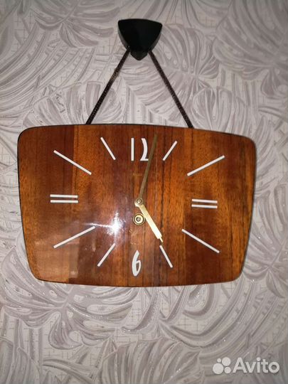 Настенные часы маяк