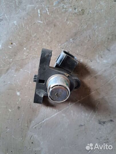Датчик коленвала кронштейн Volvo S80