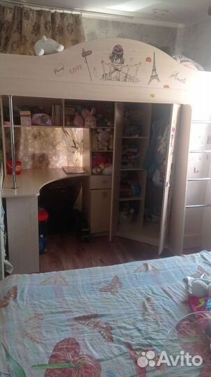 Кровать чердак со столом и шкафом