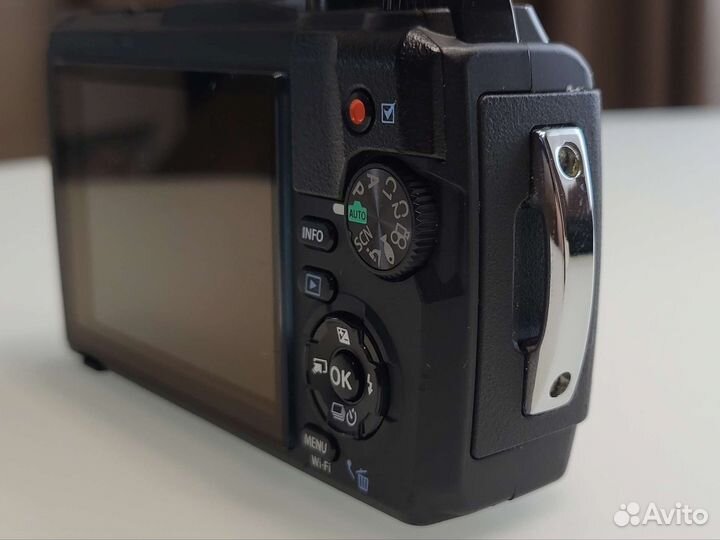 Камера Olympus Tough TG-5 4K