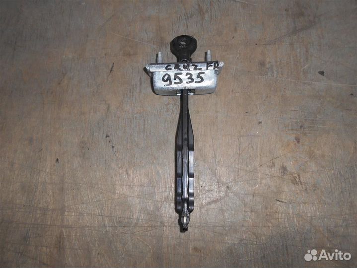 Ограничитель двери от Chevrolet Cruze 2009 - 2015