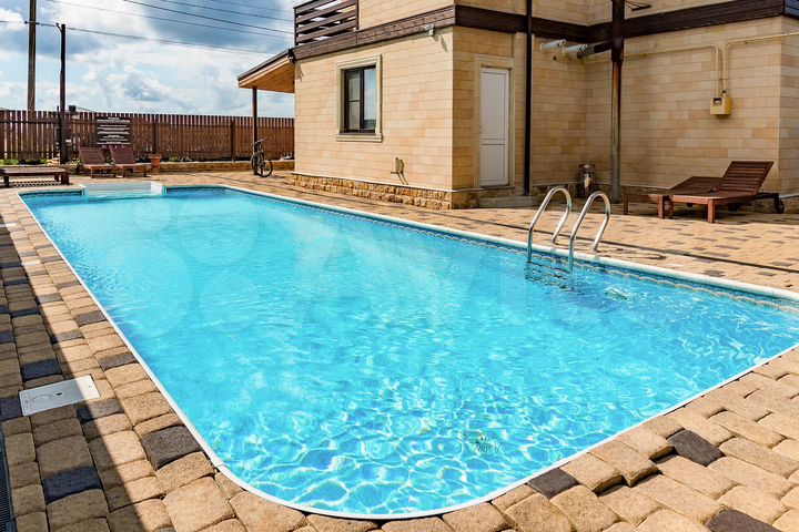 Дом 1000 м² на участке 10 сот.