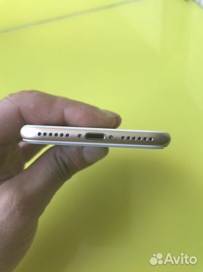 Телефон iPhone 7