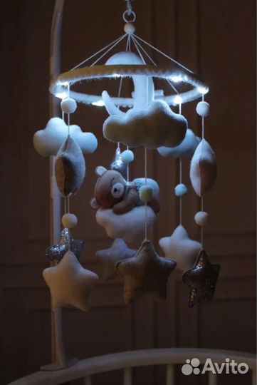 Мобиль на кроватку из фетра