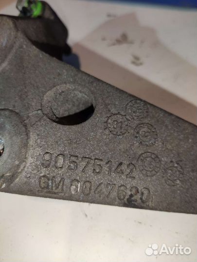 Кронштейн кпп Opel Zafira Astra H