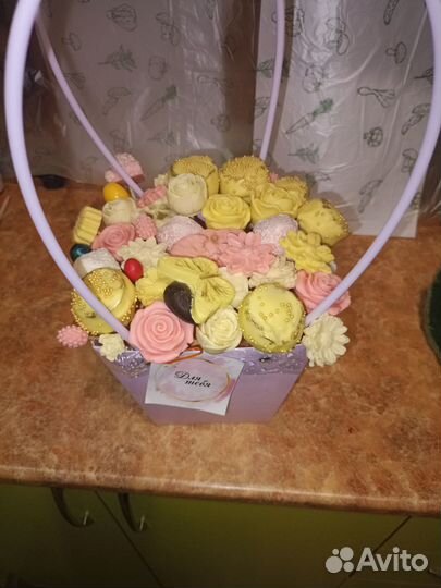 Сладкие букеты из шоколада