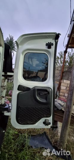 Задний правый двер багажника на ладу Ларгус