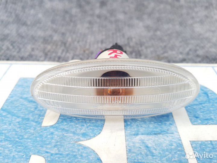 Повторитель в крыло передний левый Nissan Juke