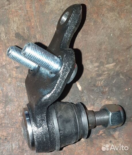 Правая шаровая опора тойота камри