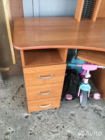 Компьютерный стол