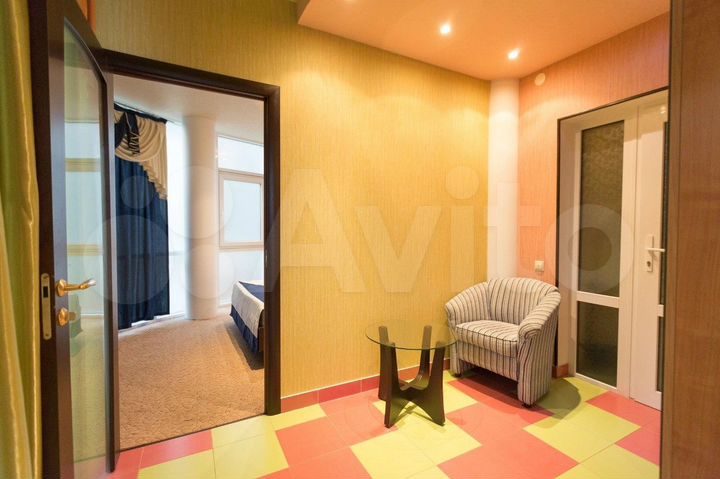 Комната 30 м² в > 9-к., 2/4 эт.