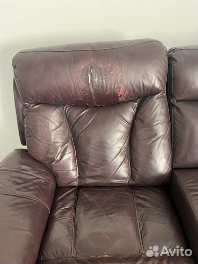 Кожаный диван