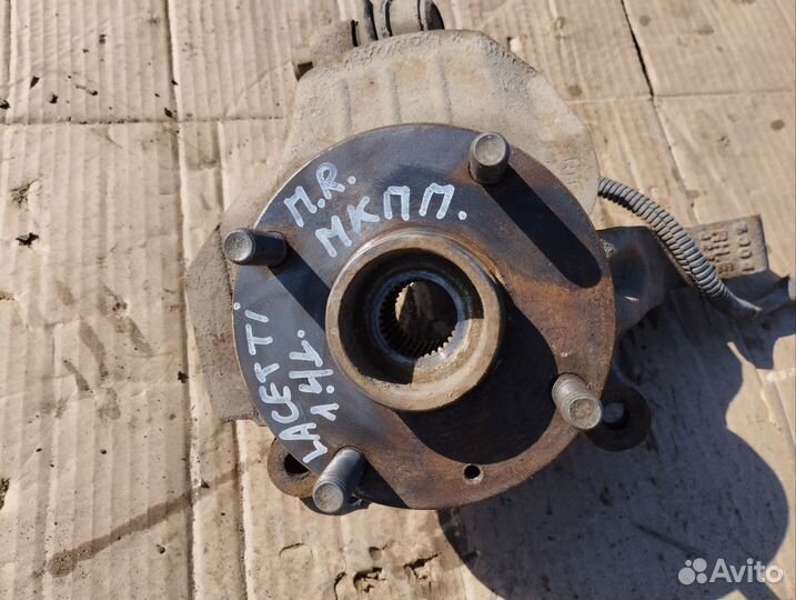 Поворотный кулак передний правый Chevrolet Lacetti