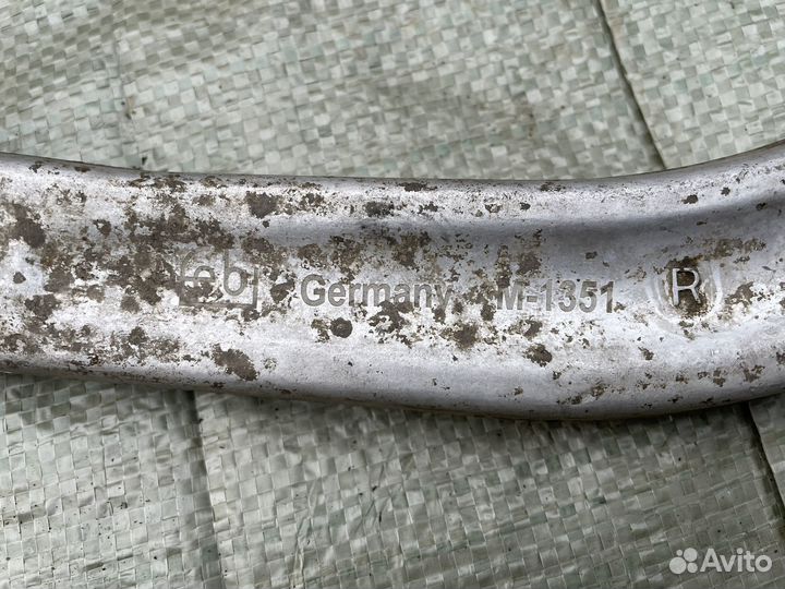 Рычаг нижний правый Volkswagen Passat B5