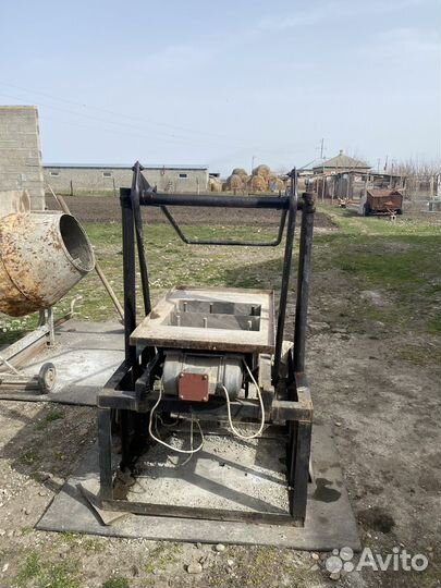 Станок для изготовления блоков