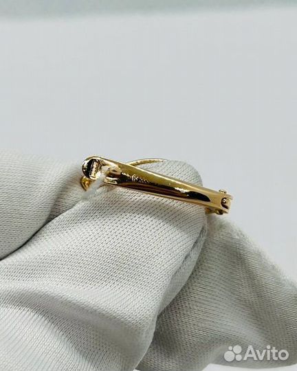 Золотые серьги с камнем