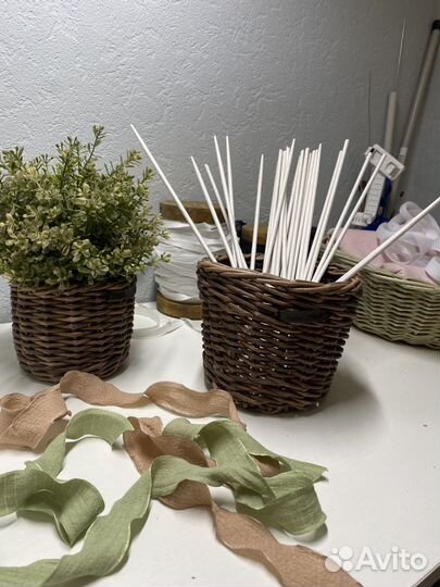 Корзина плетеная из бумажной лозы