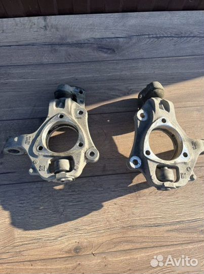 Поворотный кулак левый Opel Astra GTC 1.4 2012