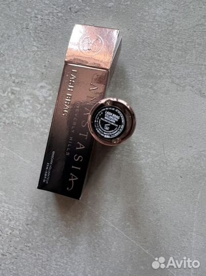 Помады и тушь Huda, Charlotte Tilbury, Anastasia