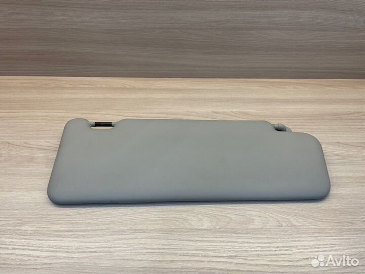 Козырек солнцезащитный левый Renault Sandero