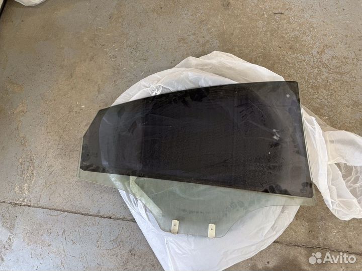 Стекло задней левой двери Hyundai Solaris 2010-17