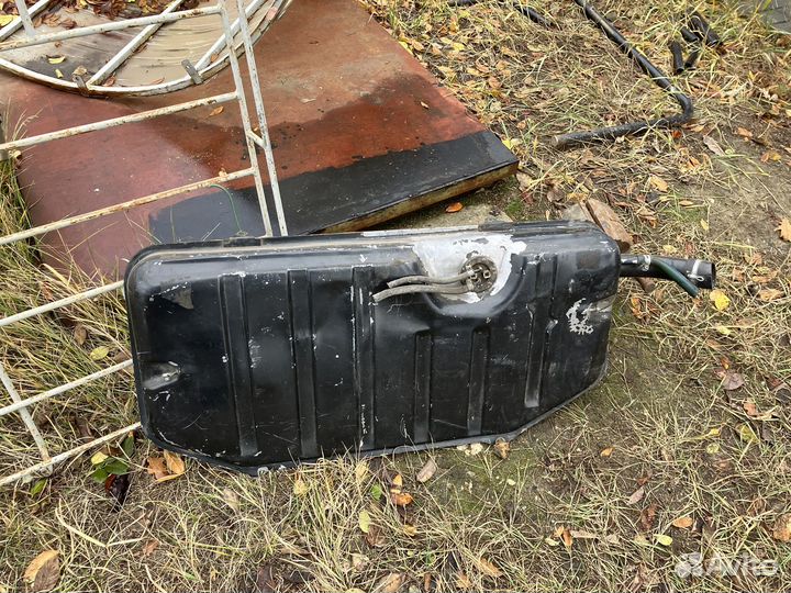 Бензобак на ниву