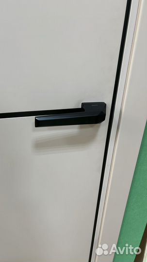 Дверь межкомнатная с алюминиевым профилем