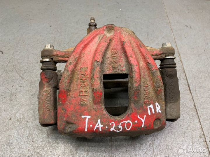 Суппорт передний правый Toyota Avensis T250