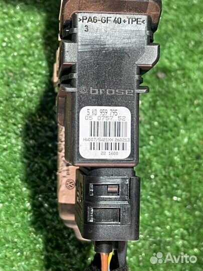 Мотор стеклоподъемника задний левый Octavia Touran