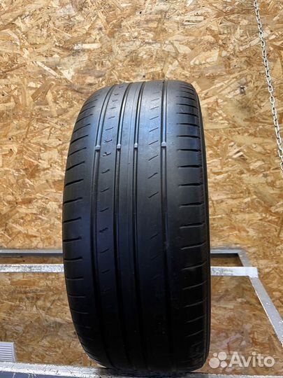 Yokohama BluEarth AE50 245/45 R19