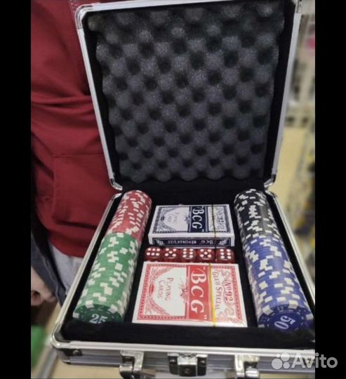 Покерный набор в металлическом кейсе